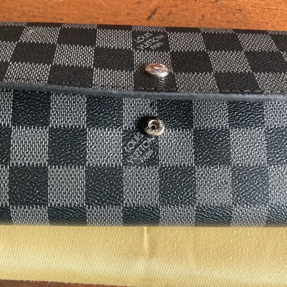 Louis Vuitton Damier Graphite Wallet *Like New* - Picture 7 of 7